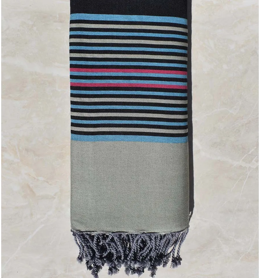 Grande fouta grigio nero con strisce blu chiaro, verde pallido e rosa 